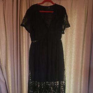 Women's Black Lace Maxi Dress with V-Neck